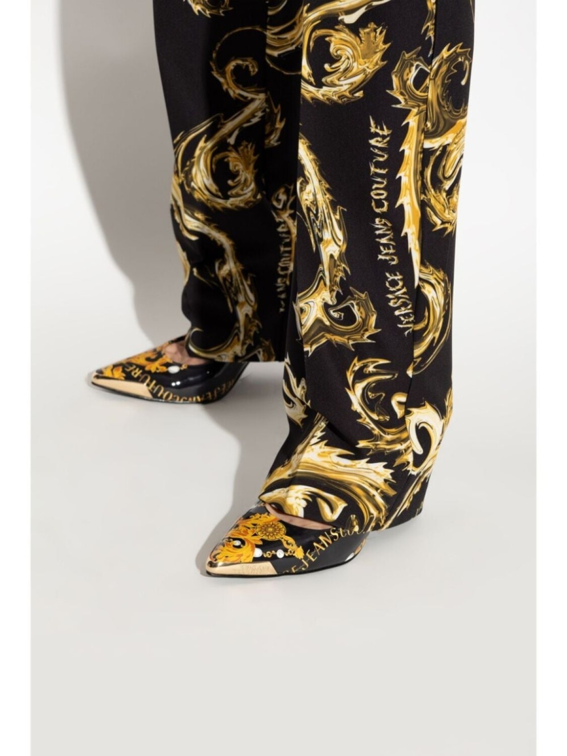 Versace Jeans Couture туфли-лодочки Scarlett с узором, черный — фото 2