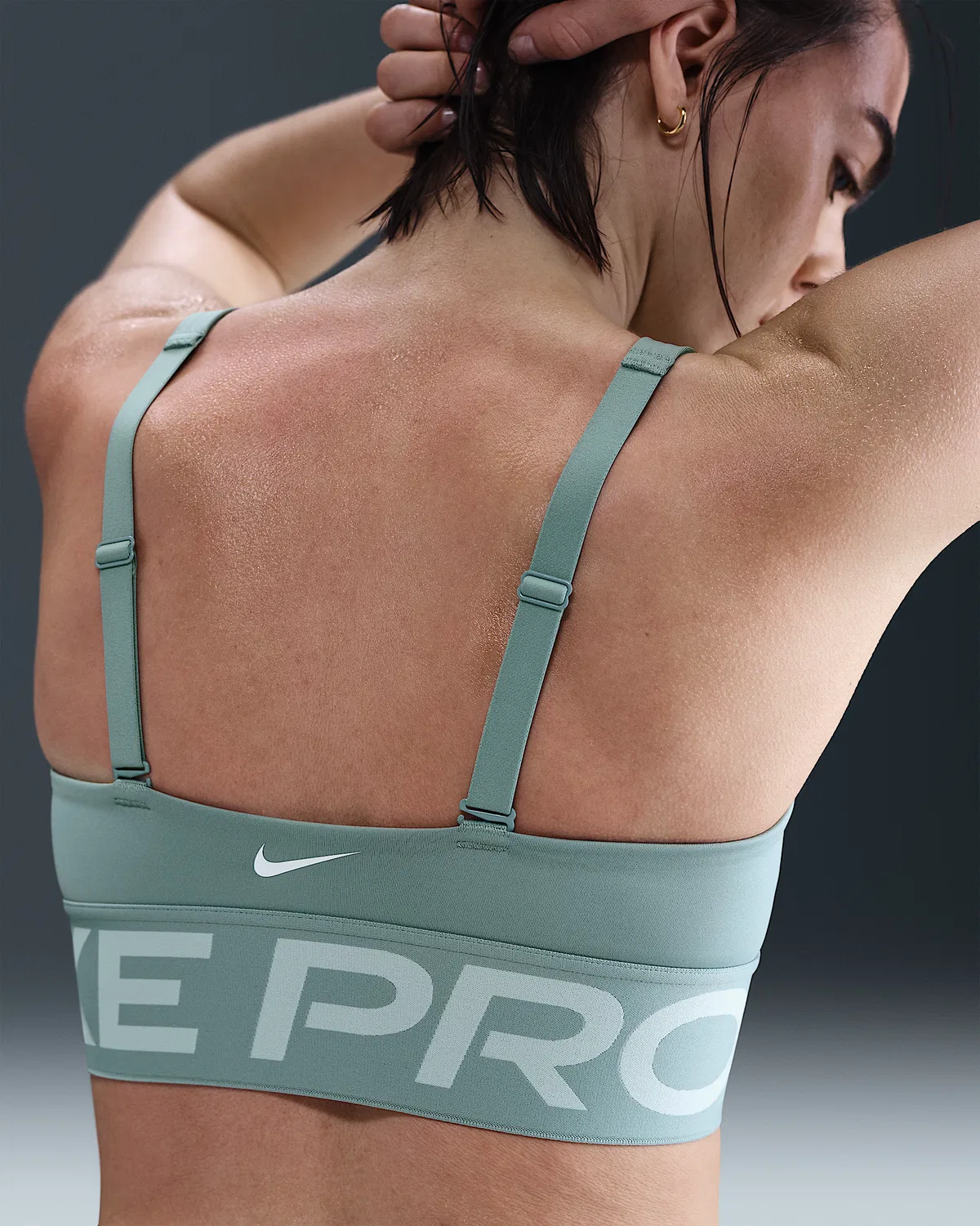 Женский спортивный бюстгальтер Nike Pro Indy Plunge со средней поддержкой и чашками, Cannon/Jade Ice/White — фото 2