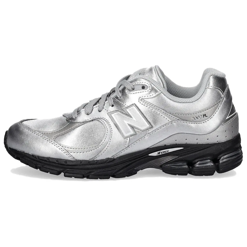 Кроссовки Leather Pack New Balance 2002R серебристые