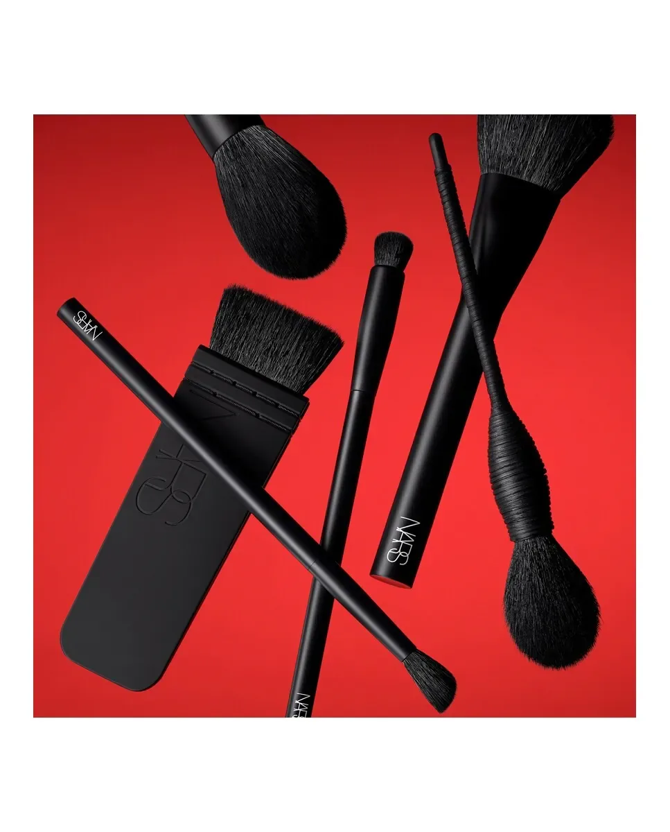 Маленькая кисть для теней для век Small Eyeshadow Brush № 21 Nars — фото 2