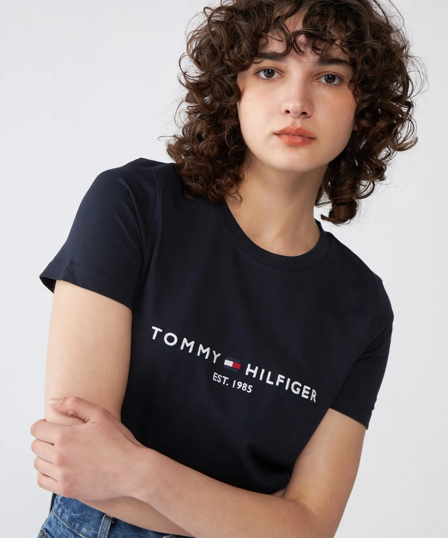 Женская футболка с логотипом TOMMY HILFIGER тёмно-синяя — фото 4
