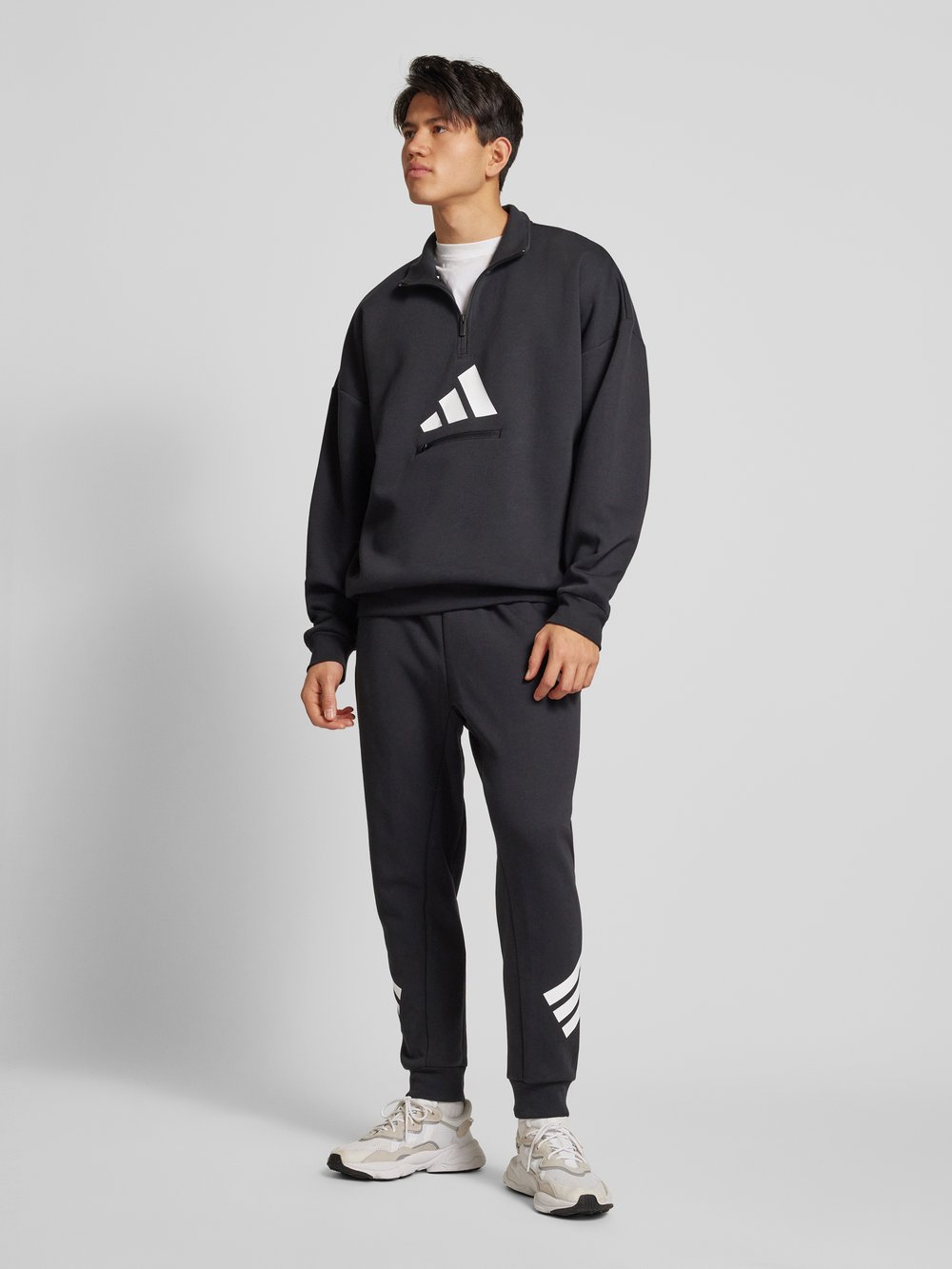 

Спортивные штаны с этикеткой ADIDAS SPORTSWEAR, черный