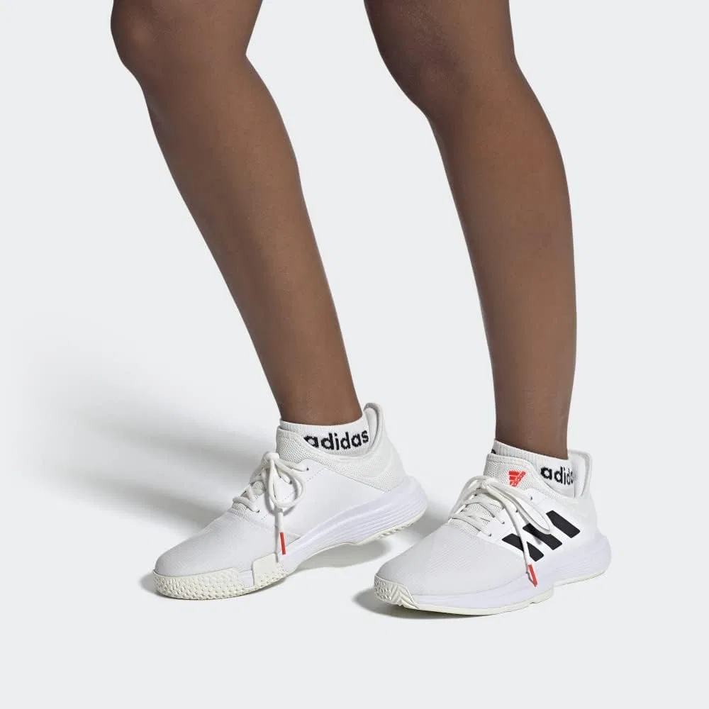 Кроссовки теннисные adidas Gamecourt, белый/черный/красный — фото 2
