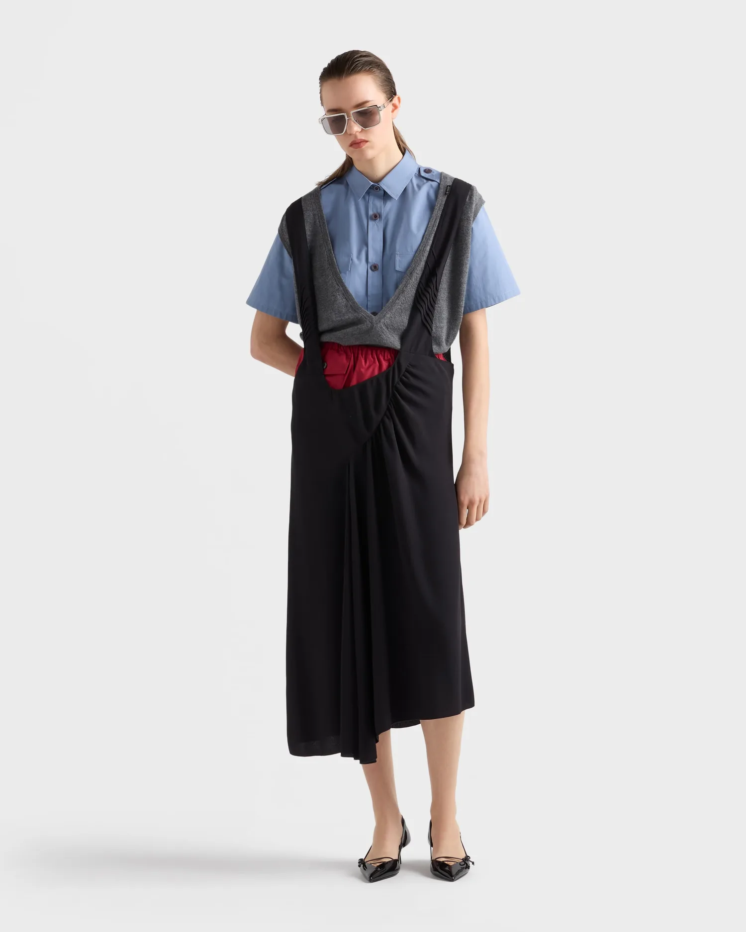 Атласное платье сабле с подтяжками Prada, черный — фото 2