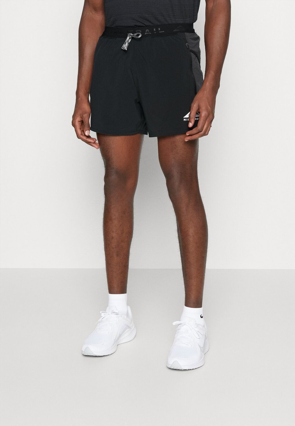 

Спортивные шорты Nike, черный/дымчато-серый/белый