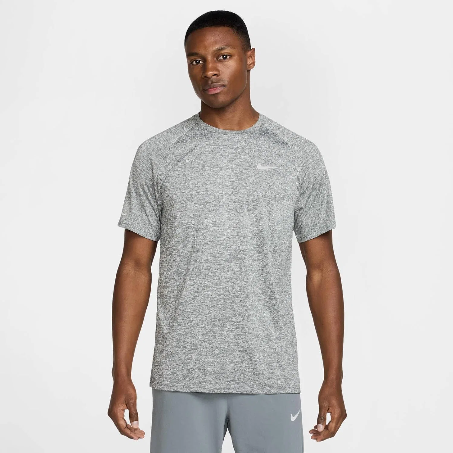 Мужская беговая футболка Nike Stride Dri-fit Adv с коротким рукавом — фото 2