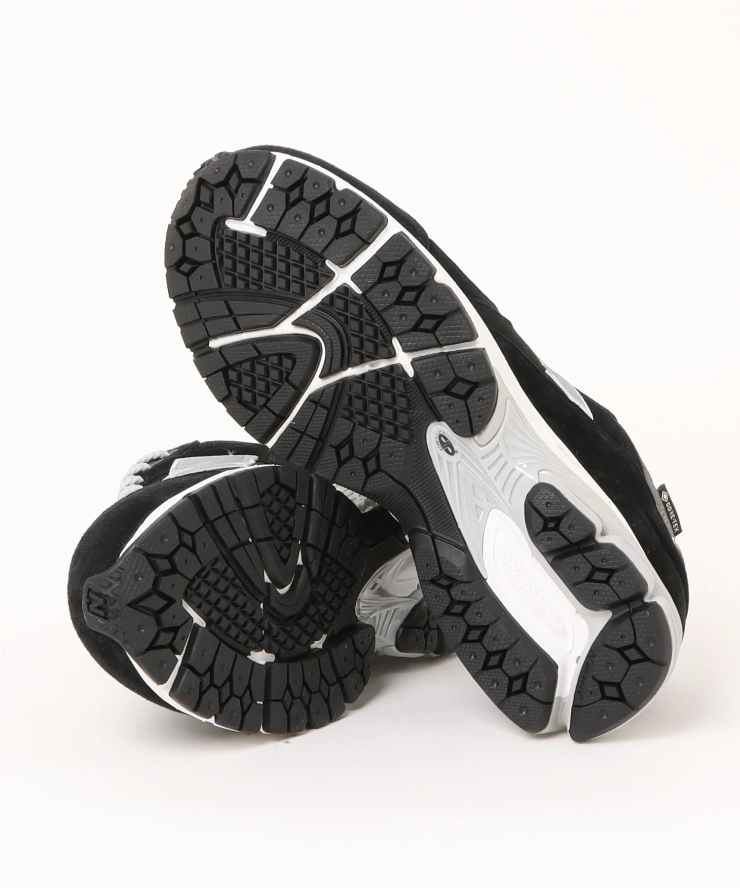 Кроссовки с Gore-TEX и кулонностью M2002RXD New Balance черные — фото 4