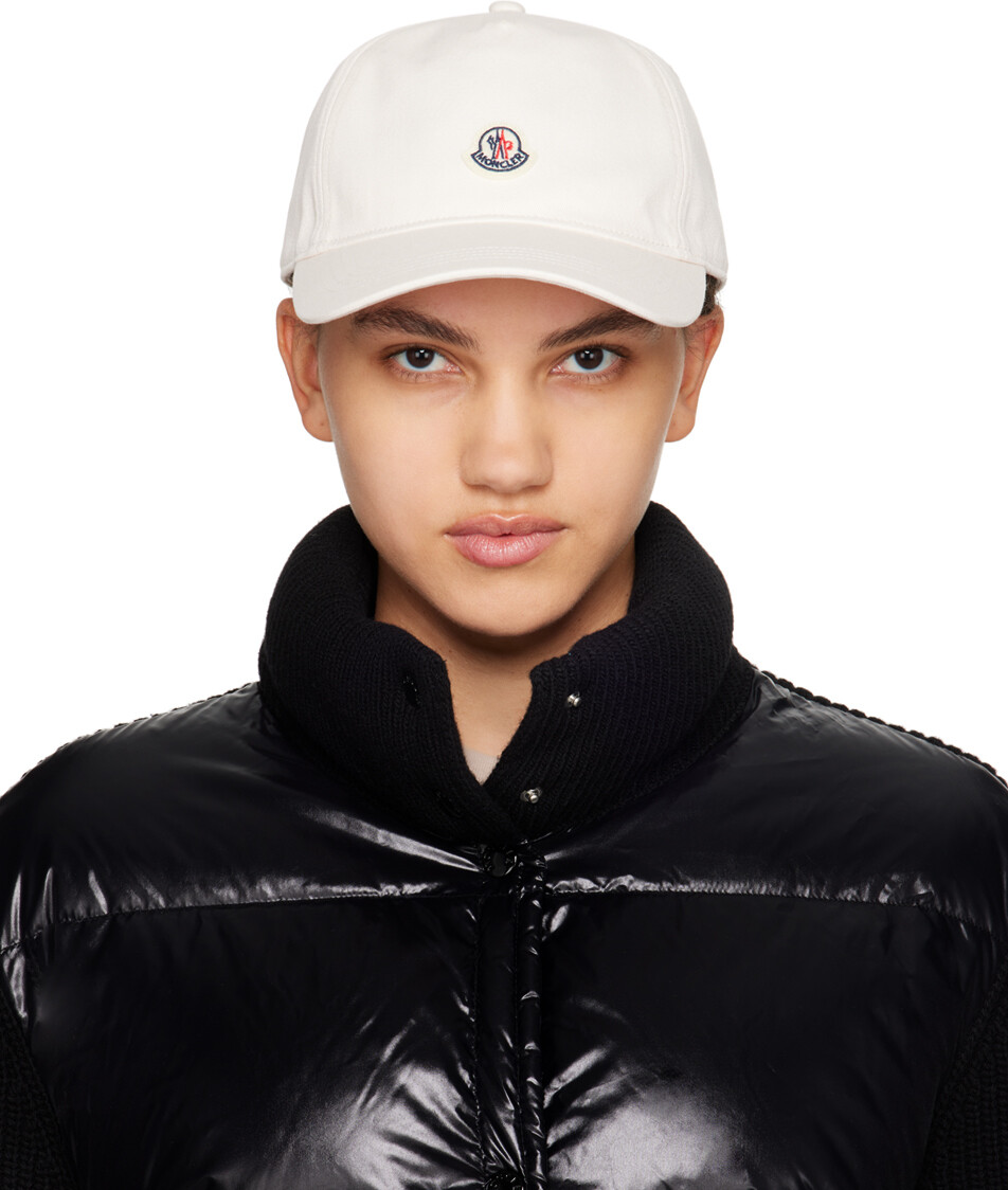 

Бежевая кепка с логотипом Moncler