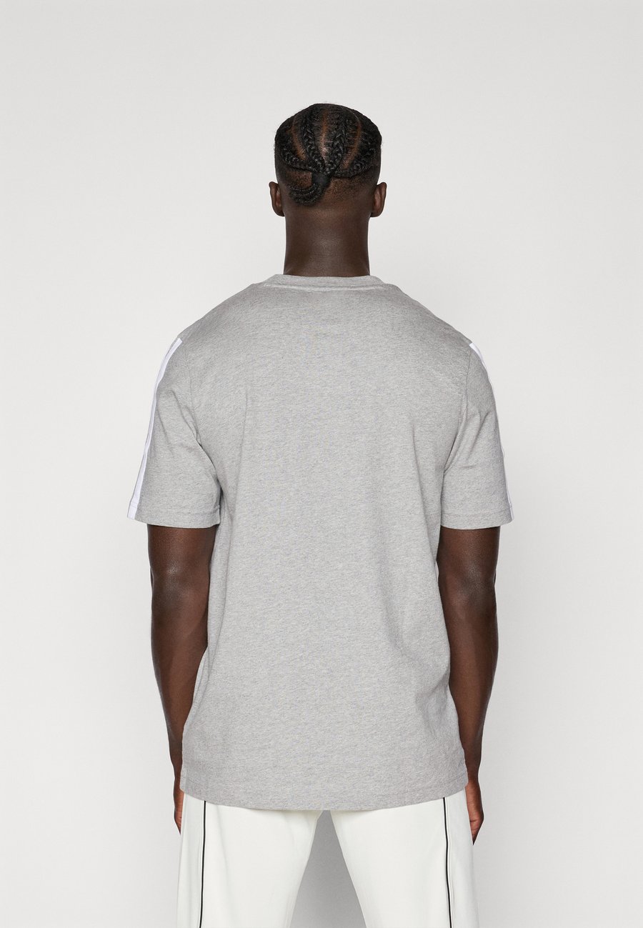 Футболка Adidas Sportswear Print T-shirt, Medium Grey Heather/Grey — фото 3