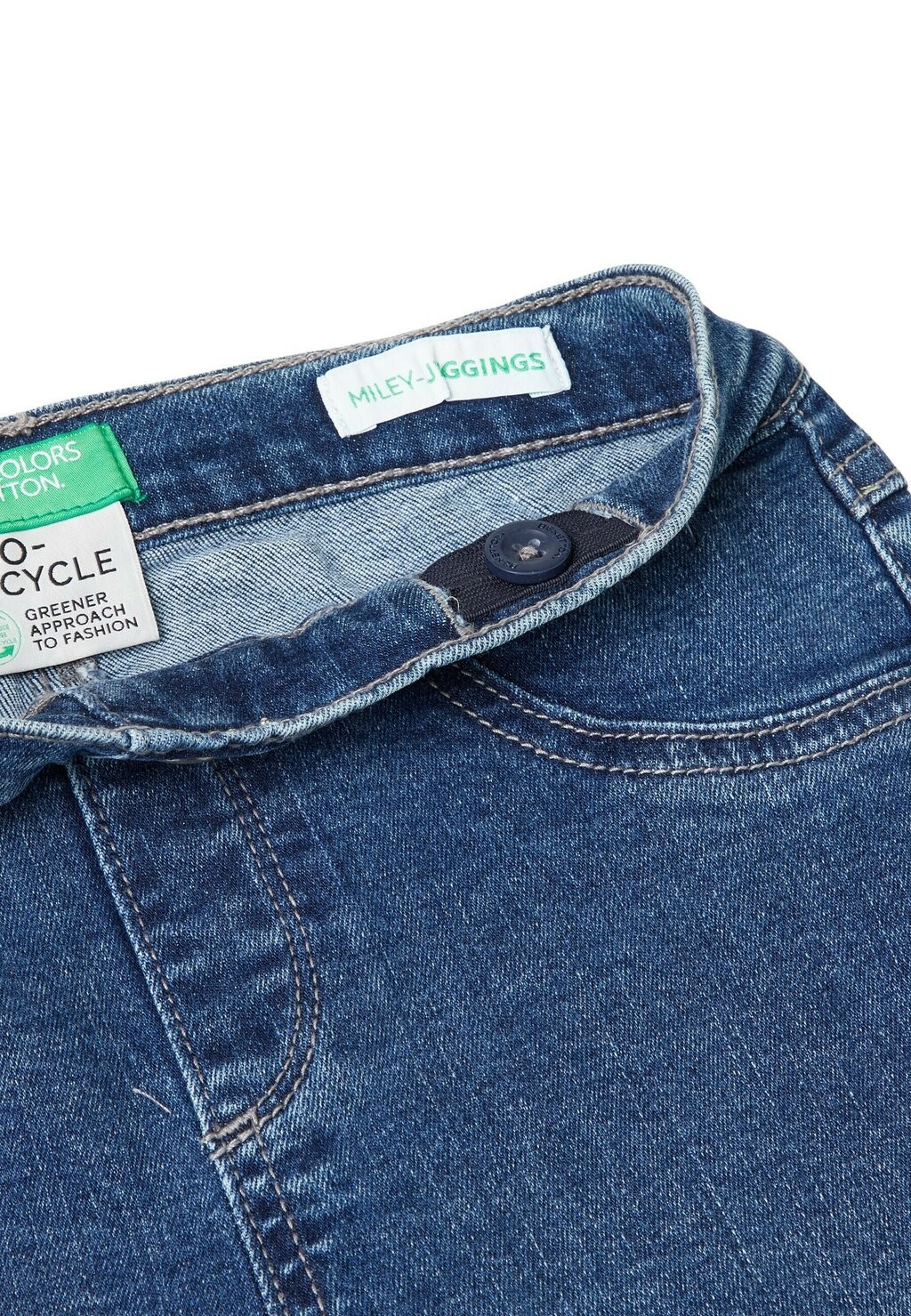 

Джинсы облегающего кроя MOCK FRONT POCKETS WITH INSIDE ELASTIC AND BUTTONS EMBROIDERED LOGO ON RIGHT BACK WASHED MEDIUM United Colors of Benetton, синий