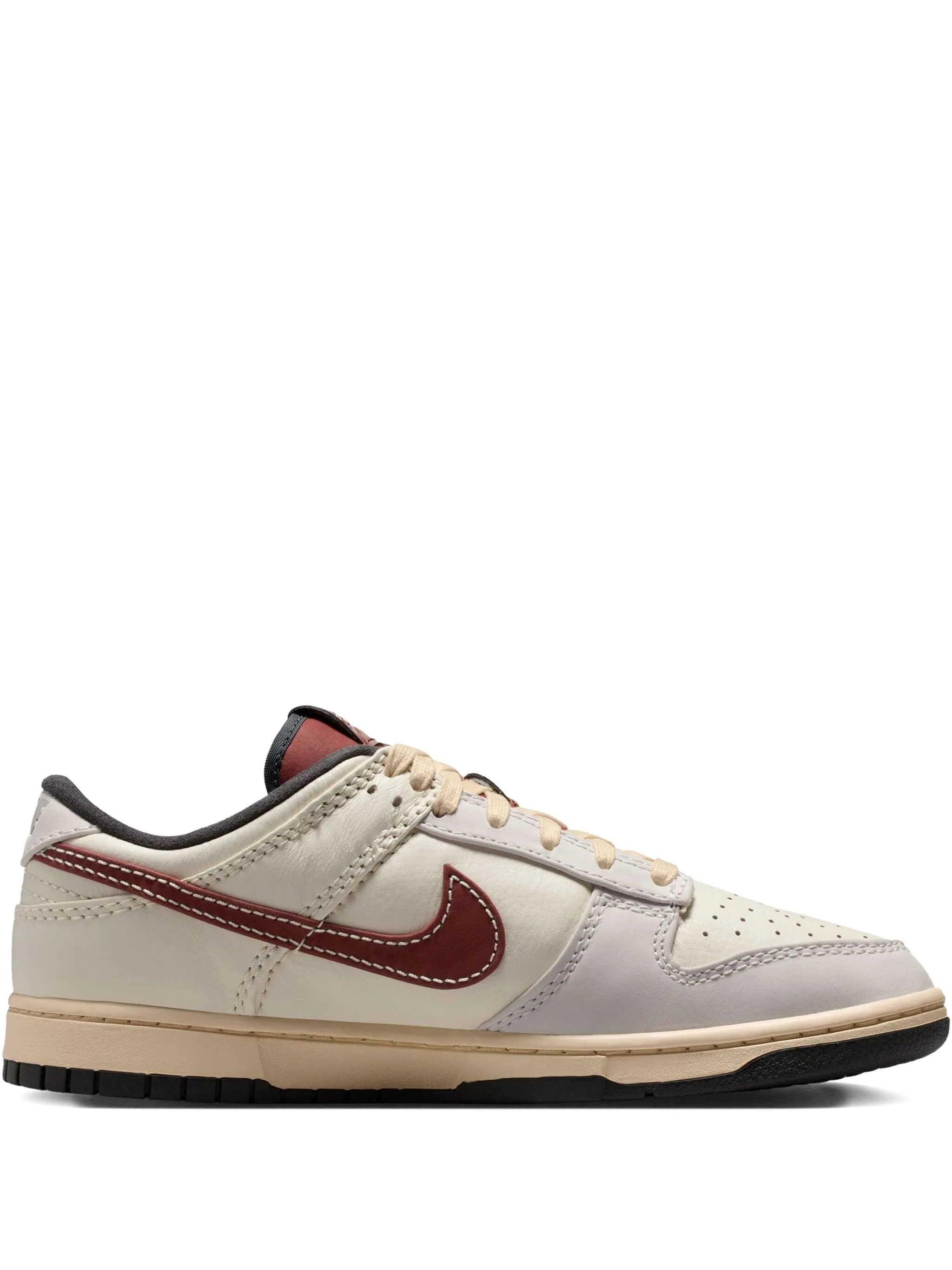 

Замочите низкие кроссовки на шнуровке Nike, нейтральный