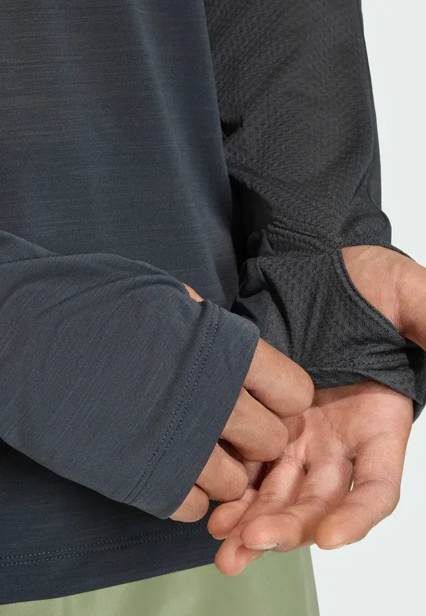 Футболка с длинным рукавом Adidas Terrex Xperior Climacool+ Long Sleeve T-Shirt, угольный — фото 3