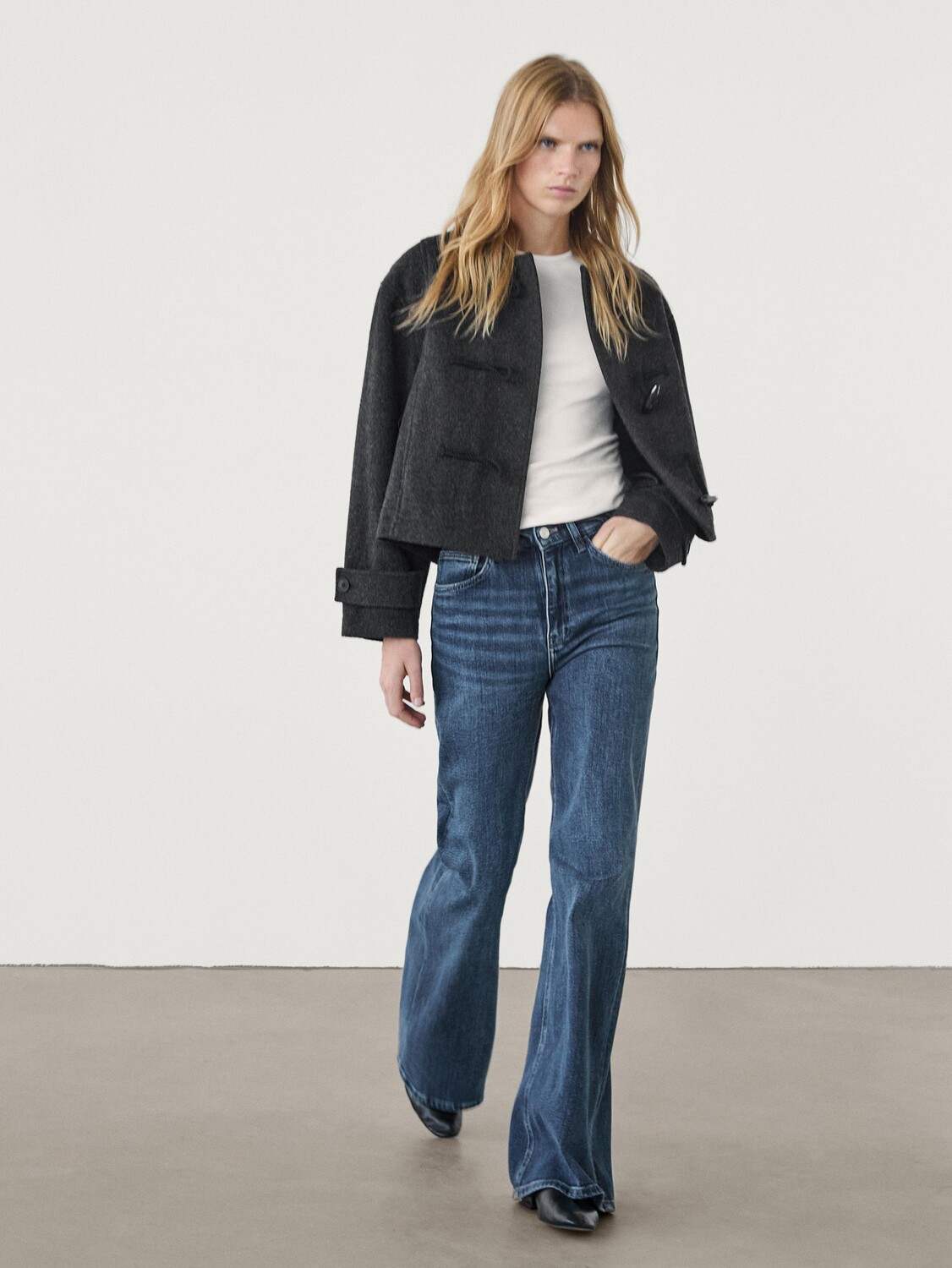

Короткое пальто из смесовой шерсти с пуговицами Massimo Dutti, серый