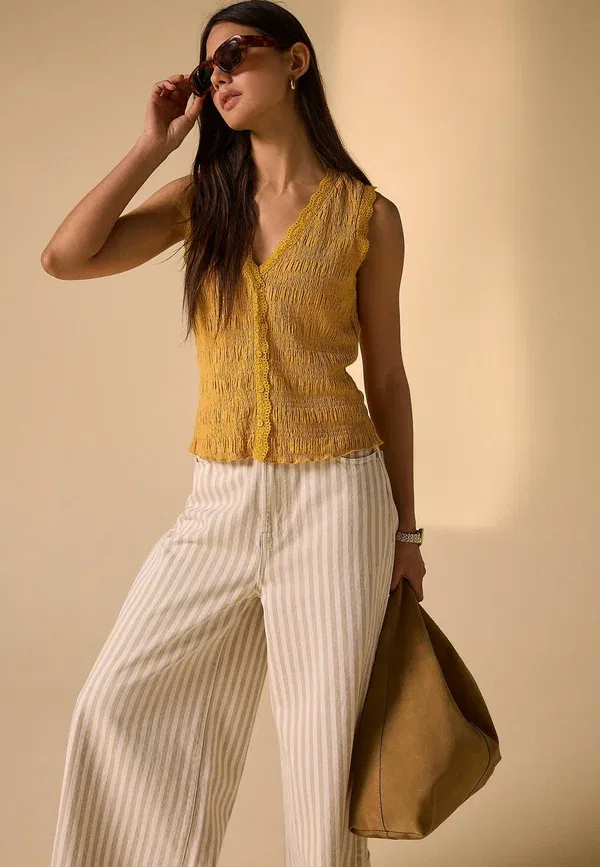 Жилет Regular fit, Next, sleeveless v neck textured waistcoat, охра