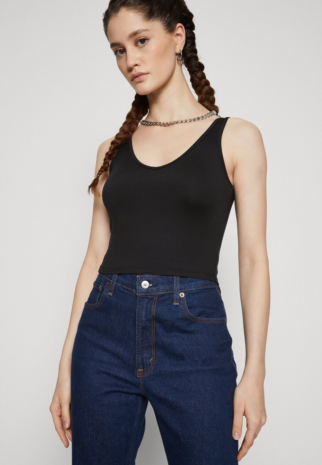 

Топ BARE FLAT SEAMLESS VOOP CHAIN Hollister Co., черный