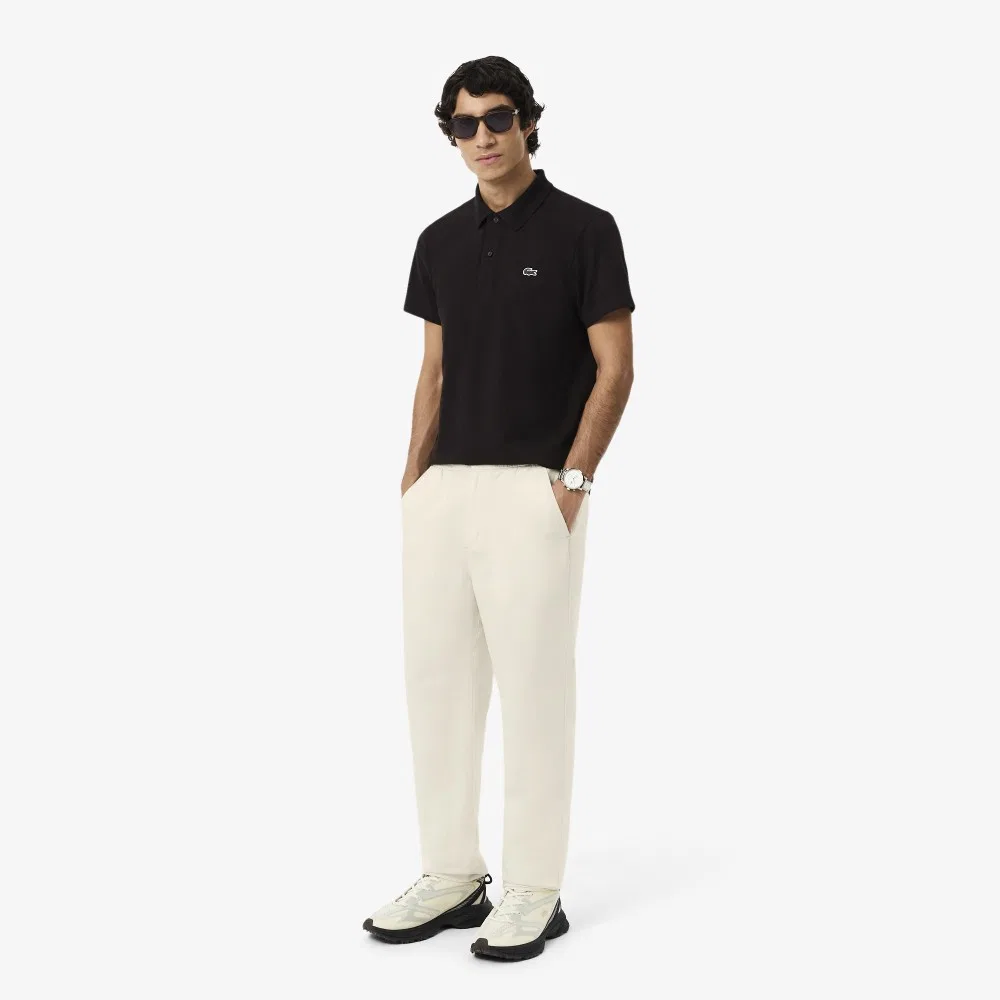 Мужские чиносы из льняной смеси с эластичным поясом цвета айвори от Lacoste
