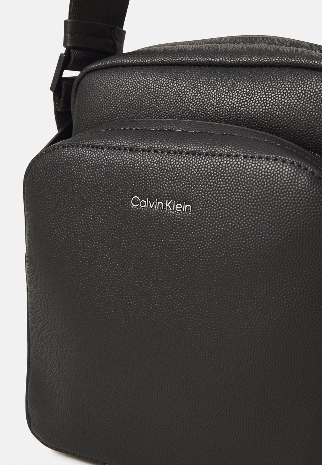 

Сумка через плечо MUST REPORTER Calvin Klein, черный