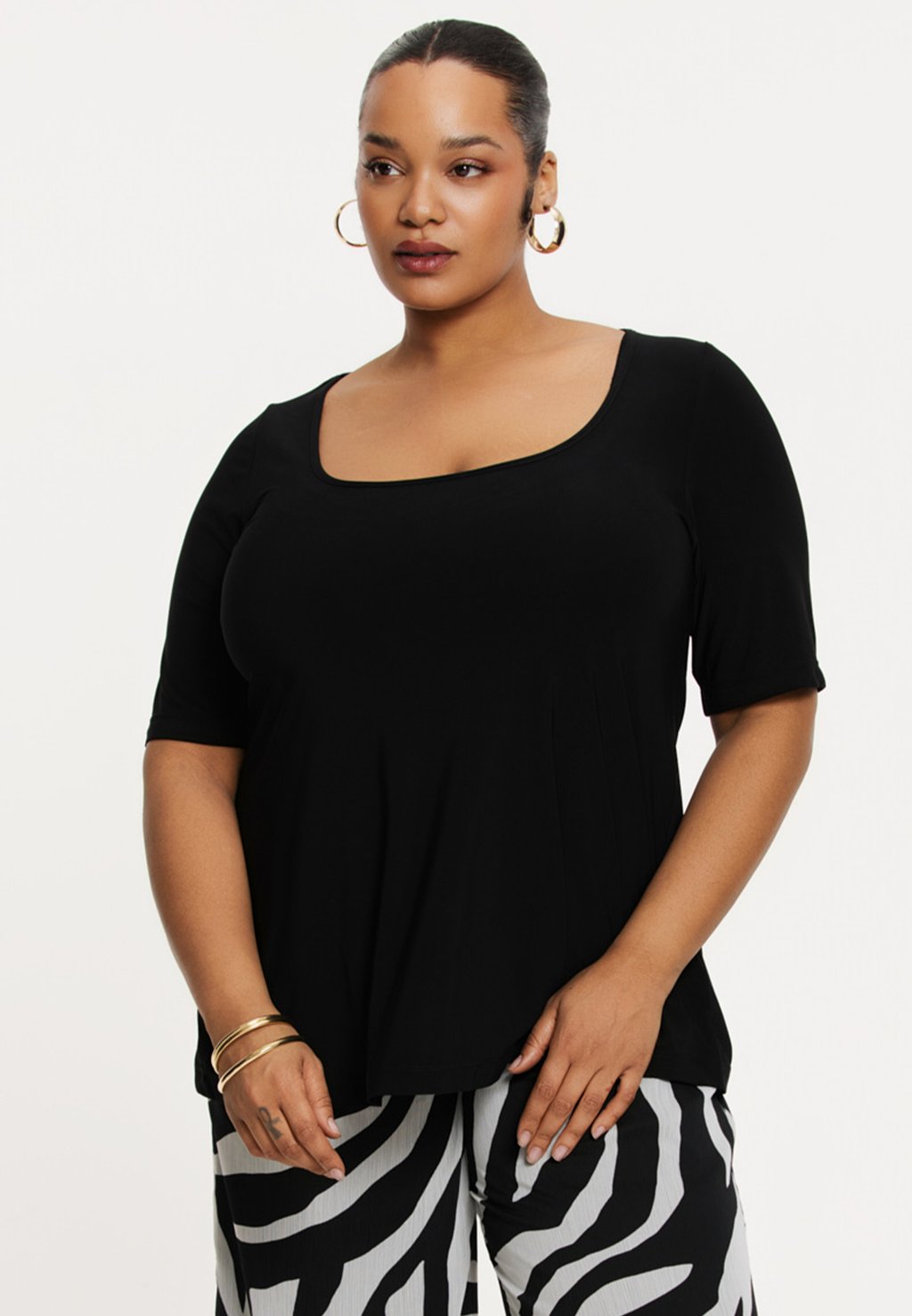 

Базовая футболка WITH SHORT SLEEVES YOEK, черный