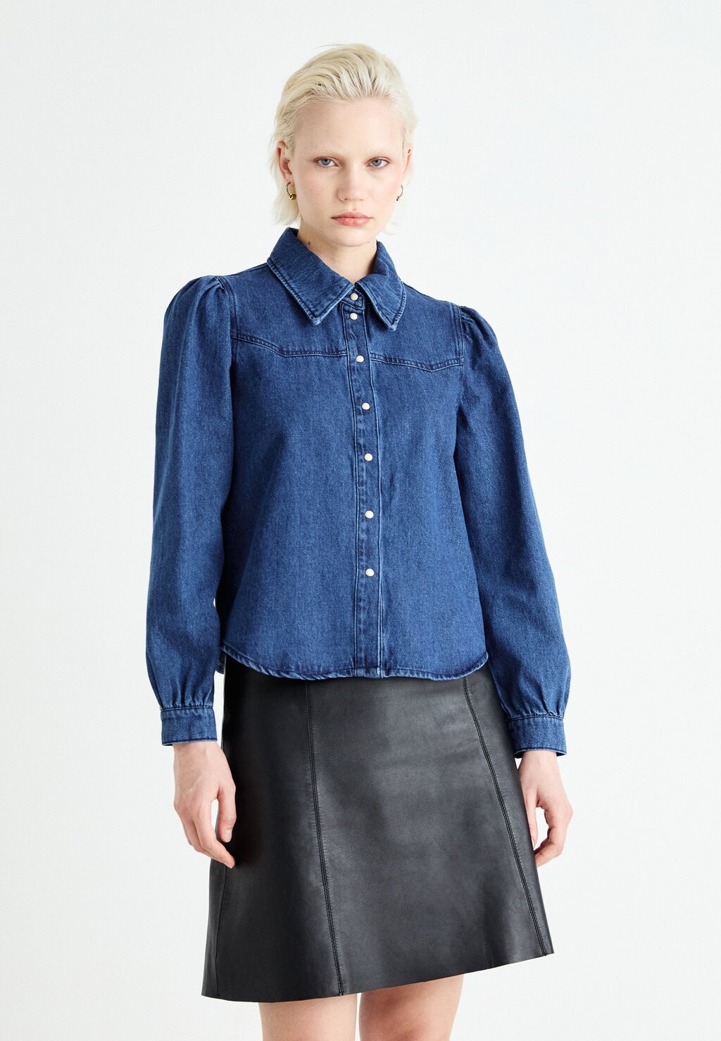 

Блузка на пуговицах VMDALLAS Vero Moda, темно-синий деним