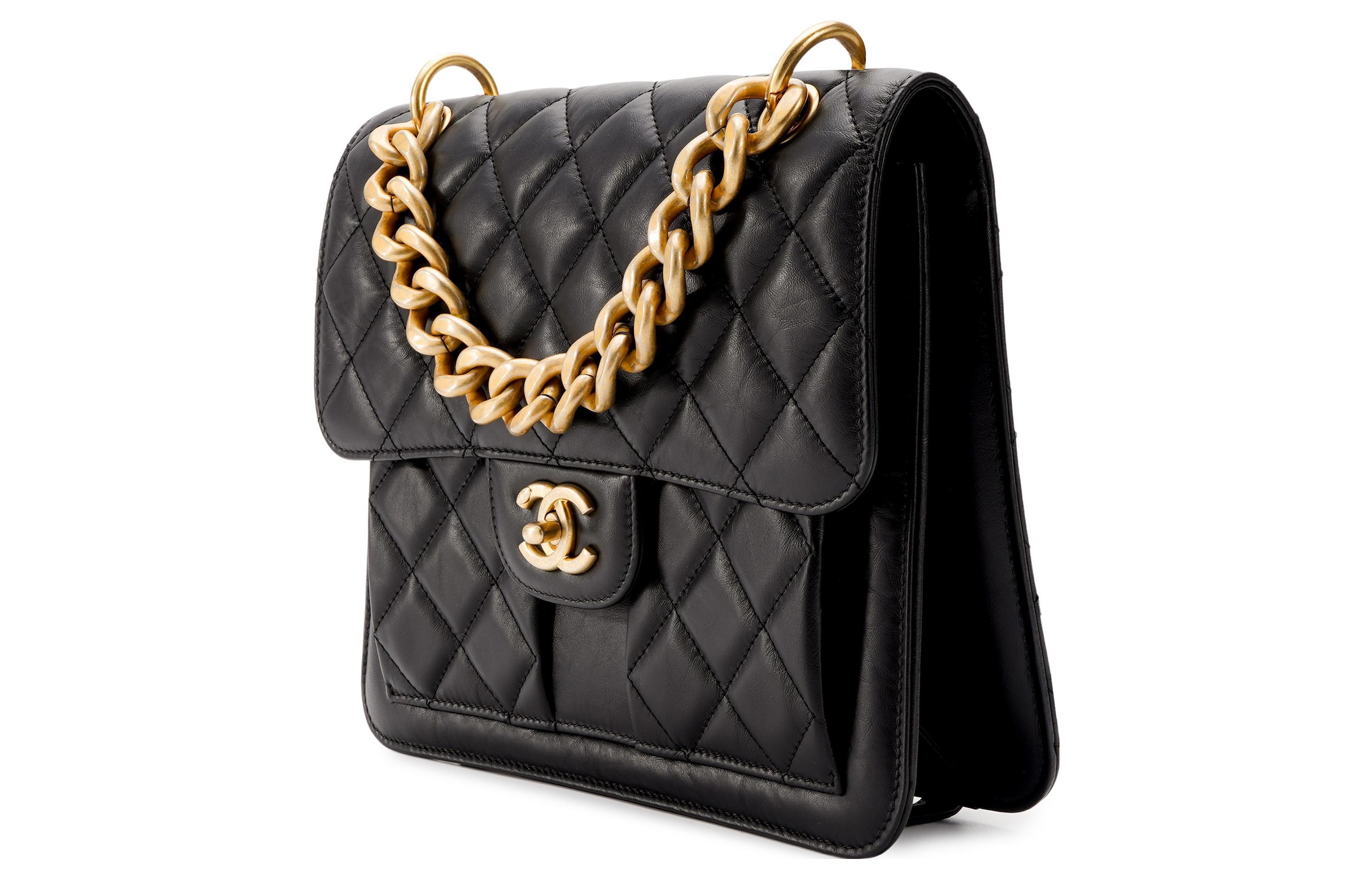 CHANEL Женский черный рюкзак из коровьей кожи с клапаном — фото 2