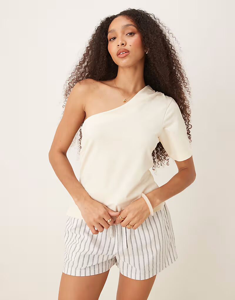 

Топ на одно плечо с присборенной талией ASOS DESIGN кремового цвета