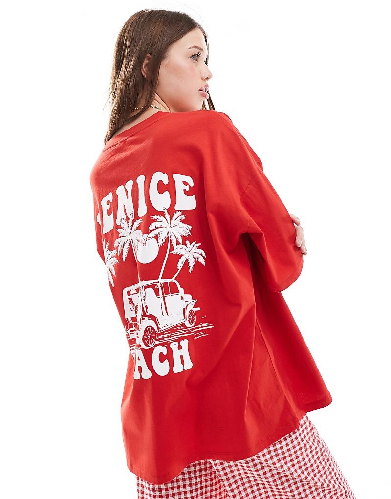 

Красная объемная футболка с рисунком Venice Beach ASOS DESIGN