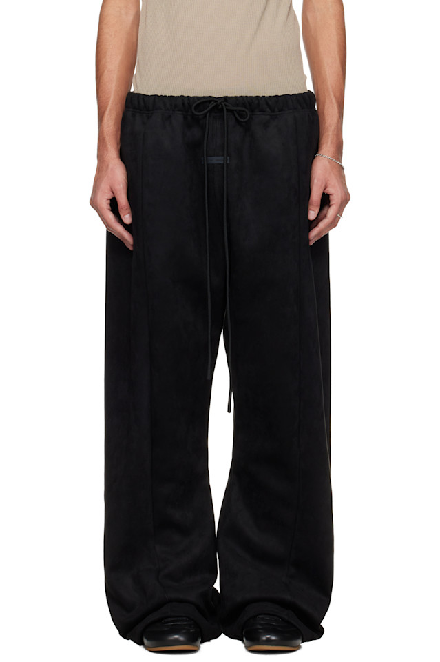

Fear Of God Essentials Черные спортивные штаны из искусственной замши с расклешенной юбкой для отдыха