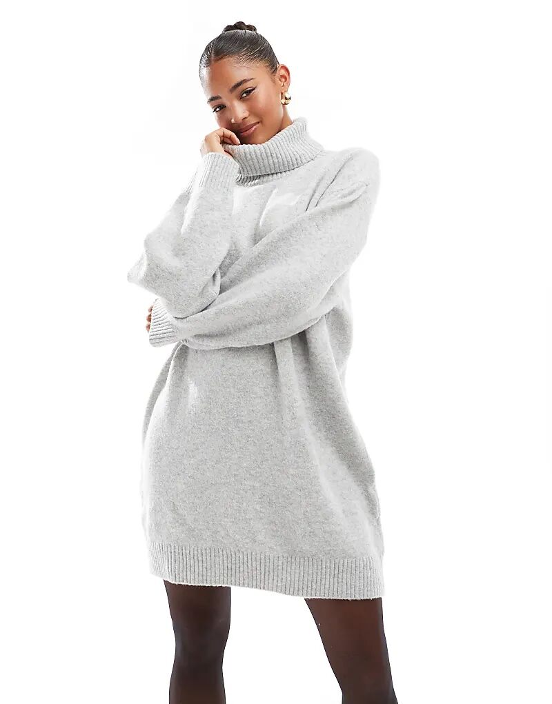 

Трикотажное мини-платье с круглым вырезом серого цвета Stradivarius