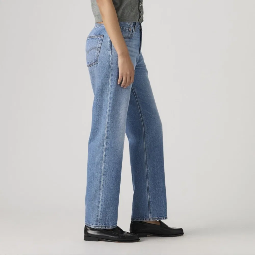 Женские джинсы 501 90s укороченные, облегчённые, цвета индиго от Levi'S — фото 2
