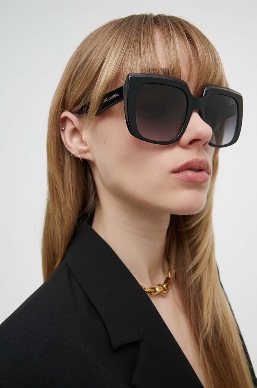 

Солнцезащитные очки Dolce & Gabbana, черный