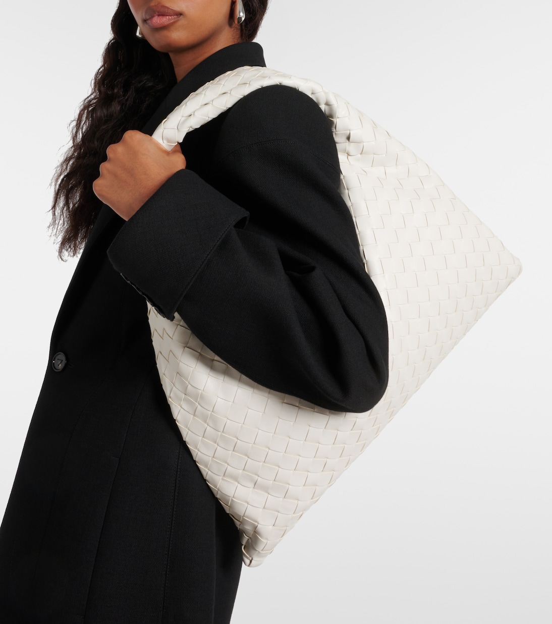 Сумка через плечо из кожи Hop Intrecciato Bottega Veneta, White-M Brass — фото 2