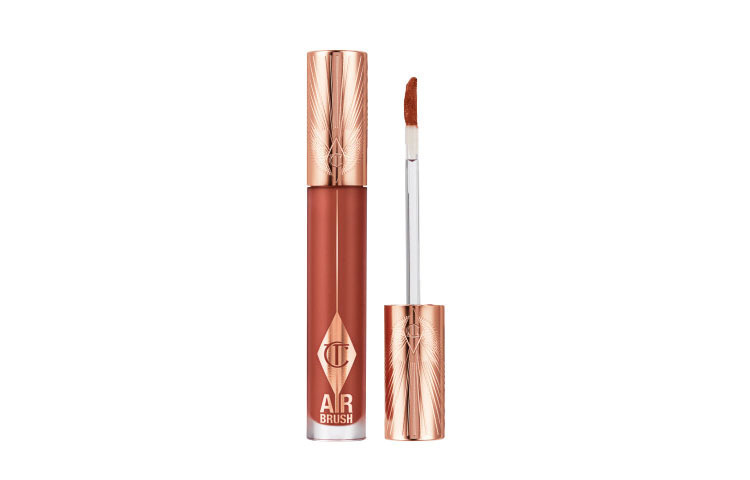 Жидкая помада с увлажняющей матовой формулой Charlotte Tilbury Airbrush Flawless Lip Blur, Walk Of No Shame Blur, 6.8 мл