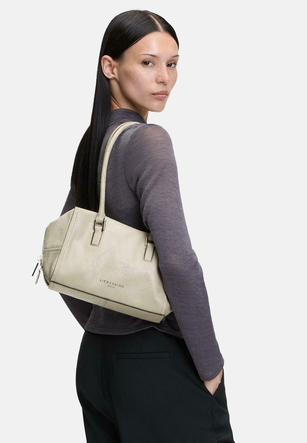 

Сумка KAYLA SATCHEL KLEINE SCHULTER Liebeskind Berlin, песочный