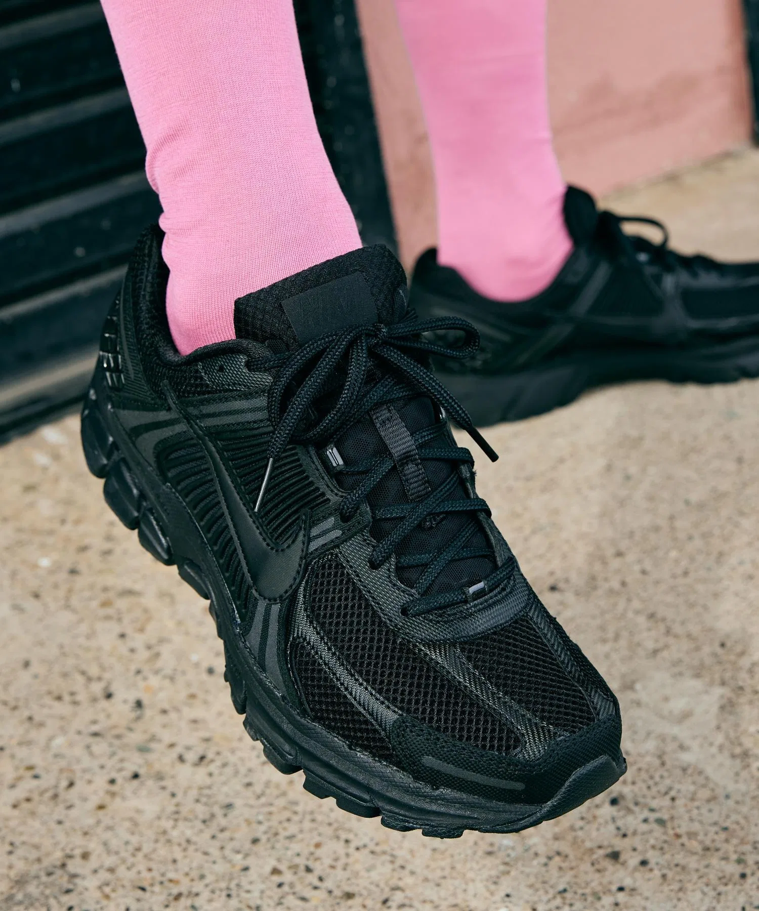 Мужские кроссовки Nike Zoom Vomero 5 чёрные — фото 3
