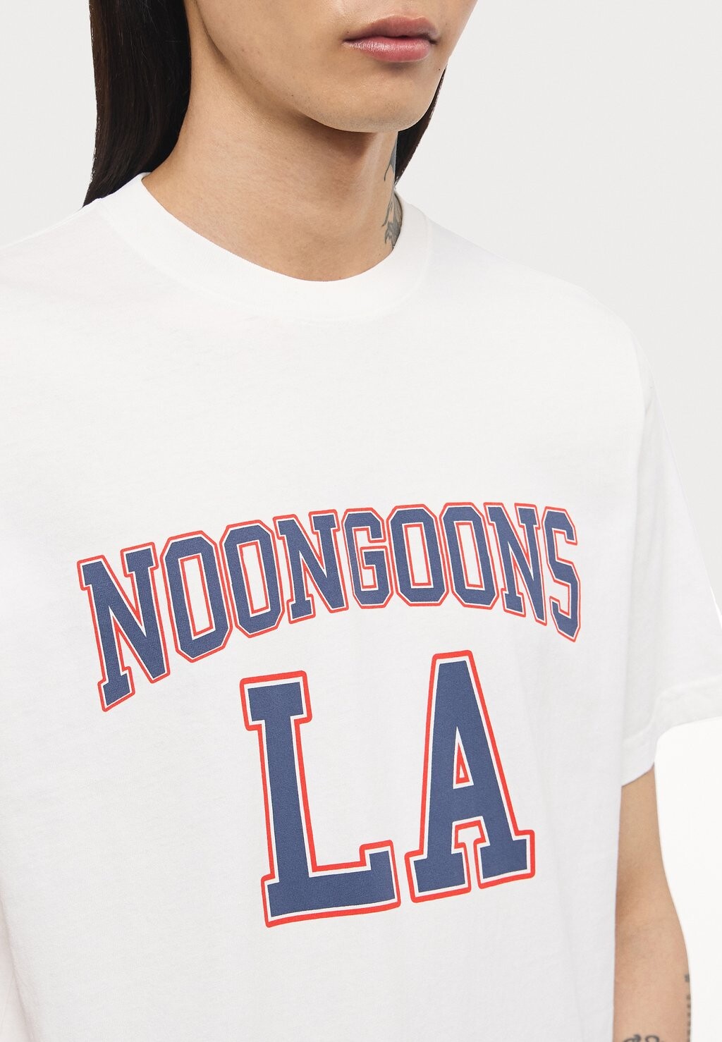 

Принт на футболке HOMEFIELD ADVANTAGE Noon Goons, белый