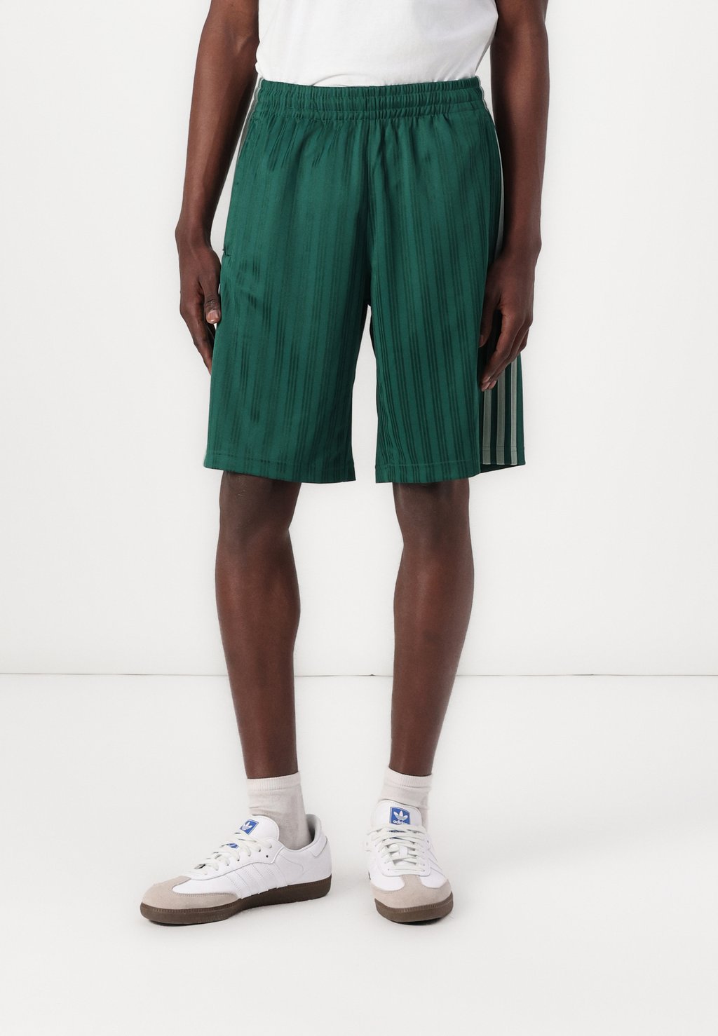 

Шорты SHORT Adidas Originals, темно-зеленый