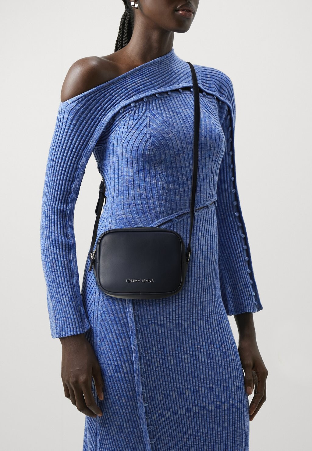 

Сумка через плечо Must Camera Bag Tommy Jeans, цвет dark night navy
