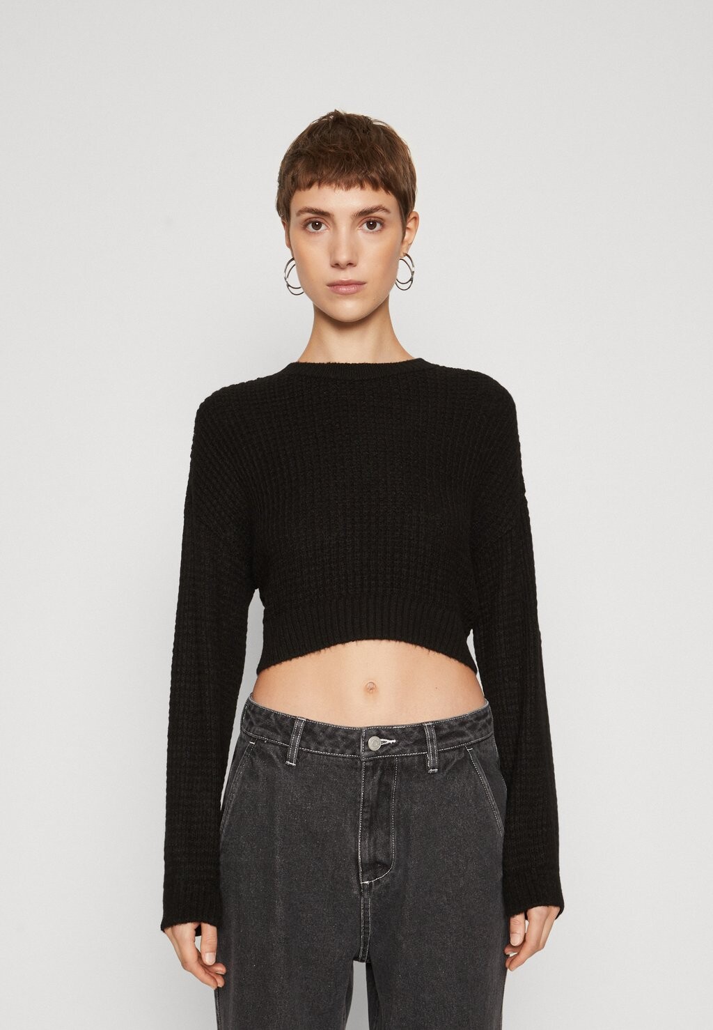 

Свитшот ONLY ONLMIKANI CROP STRUCTURE O NECK, черный