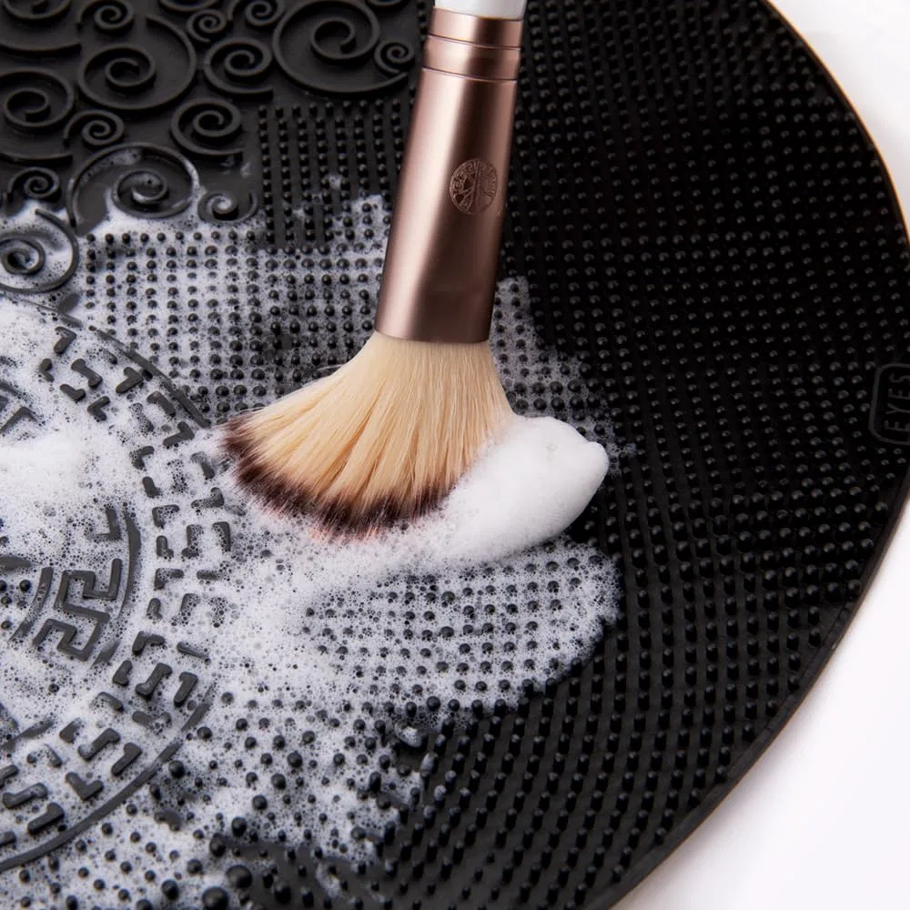 Коврик для чистки косметических кистей XXL с присоской от Luvia Cosmetics Luvia Cosmetics, Black — фото 2