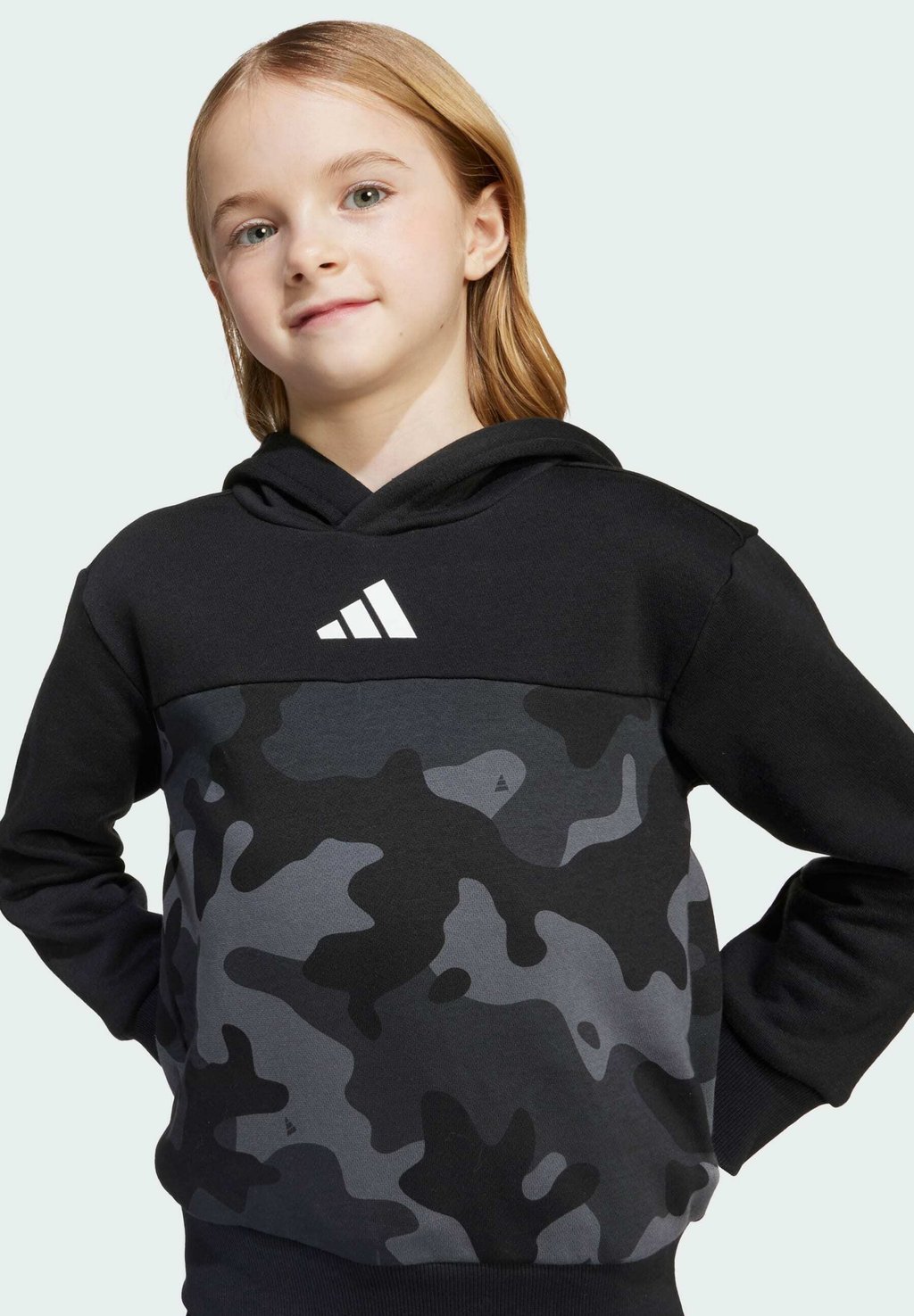 Костюм SEASONAL ESSENTIALS CAMO JOGGER SET Adidas Sportswear, черный — фото 2