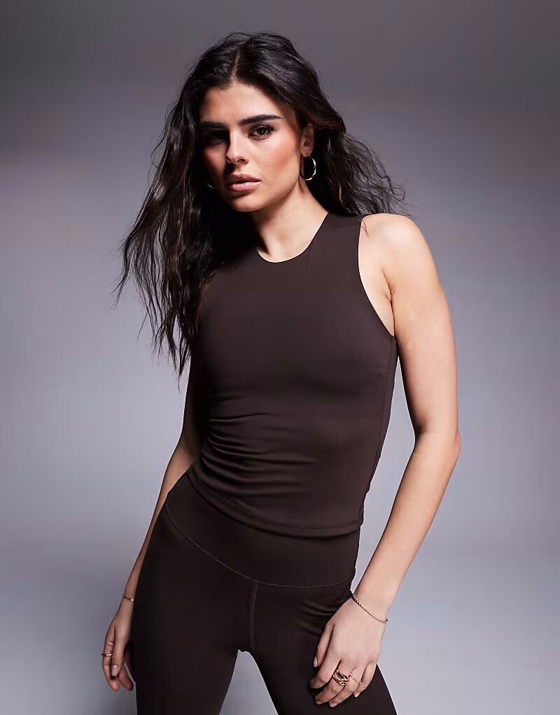 

Мягкий топ с высоким воротом и внутренним бюстгальтером, шоколадного цвета 4505