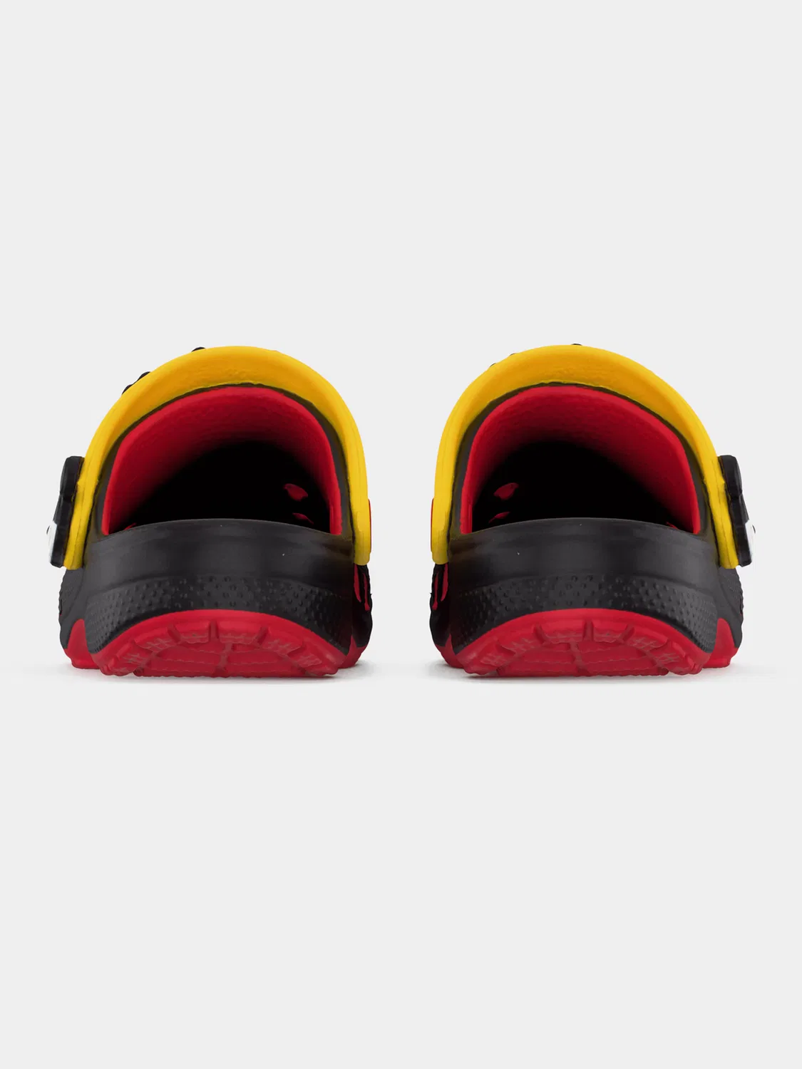 Сандалии Crocs Mickey Mouse Classic черного цвета — фото 2