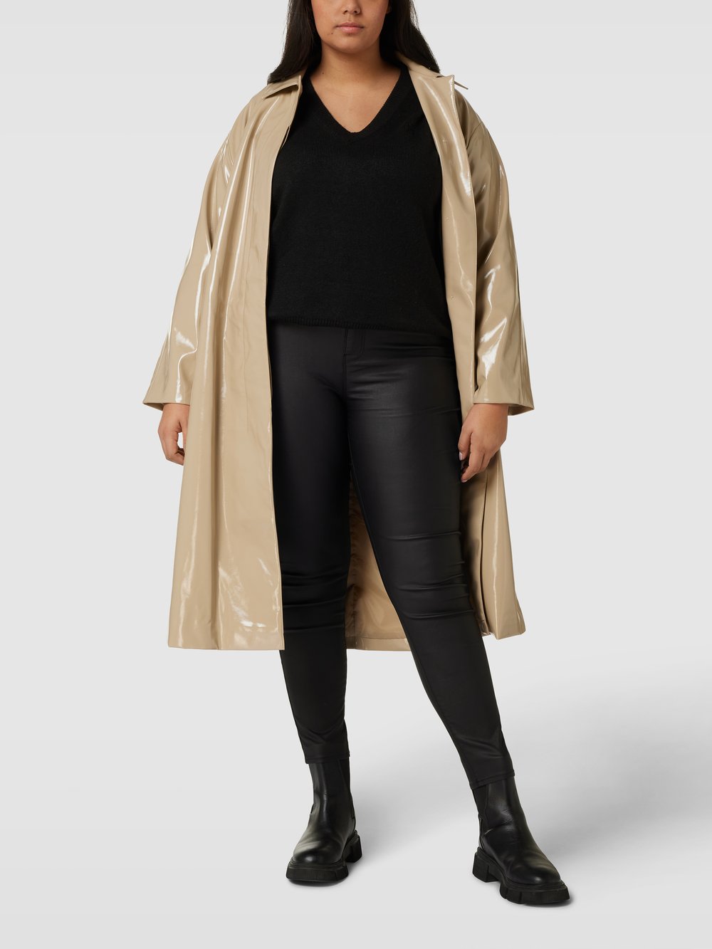 

Брюки PLUS SIZE из искусственной кожи Vero Moda Curve, черный
