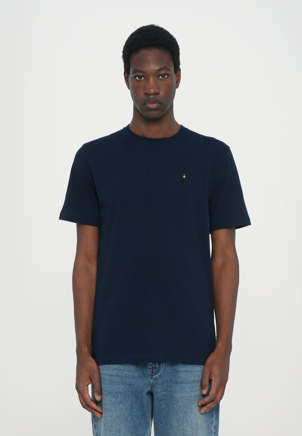 

Базовая футболка MICHAEL TEE QUARTZ CO, цвет True Navy