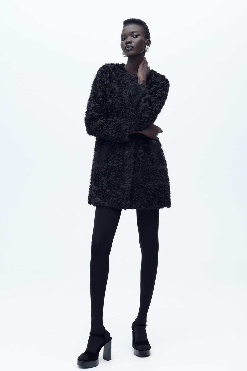 

Текстурированное комбинированное пальто ZARA, черный