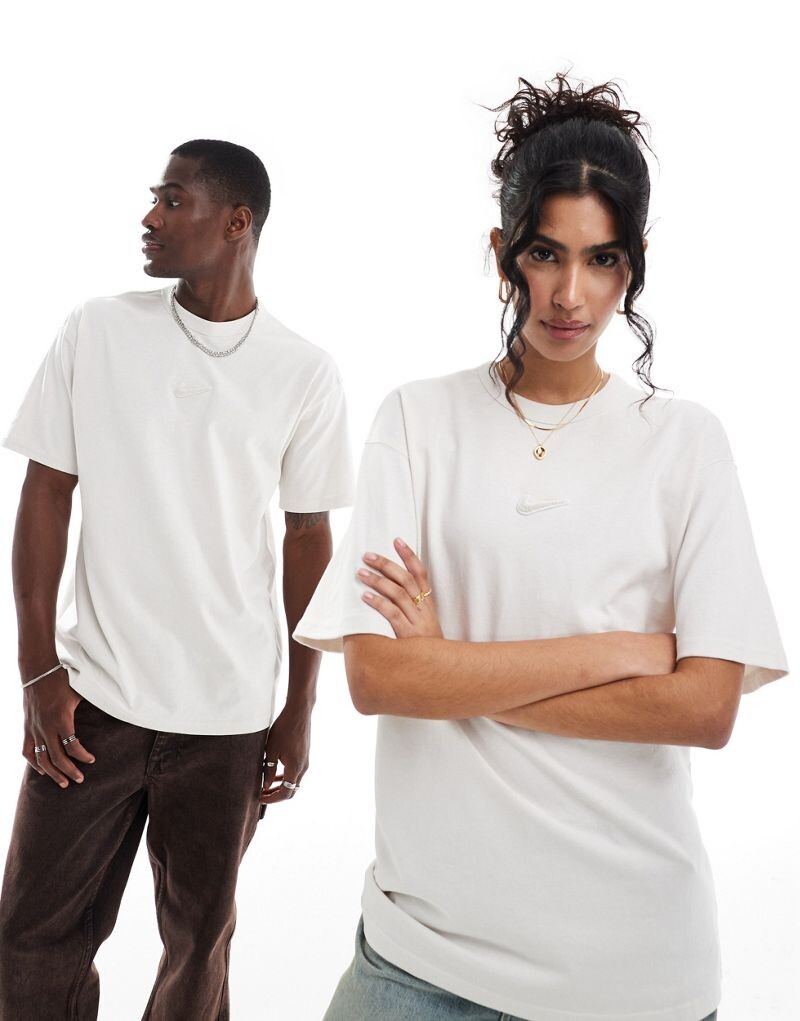 

Белая футболка с логотипом Nike Oversized Center