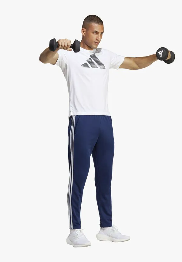 Необходимые вещи для поезда: спортивные штаны с тремя полосками. Adidas Performance, Dark Blue/White