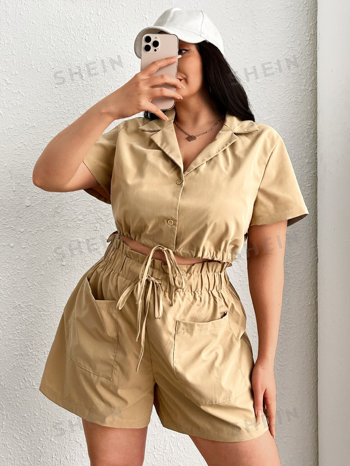 

EZwear Plus Костюмная блузка с воротником и узлом спереди и шорты на талии с завязками Shein, хаки
