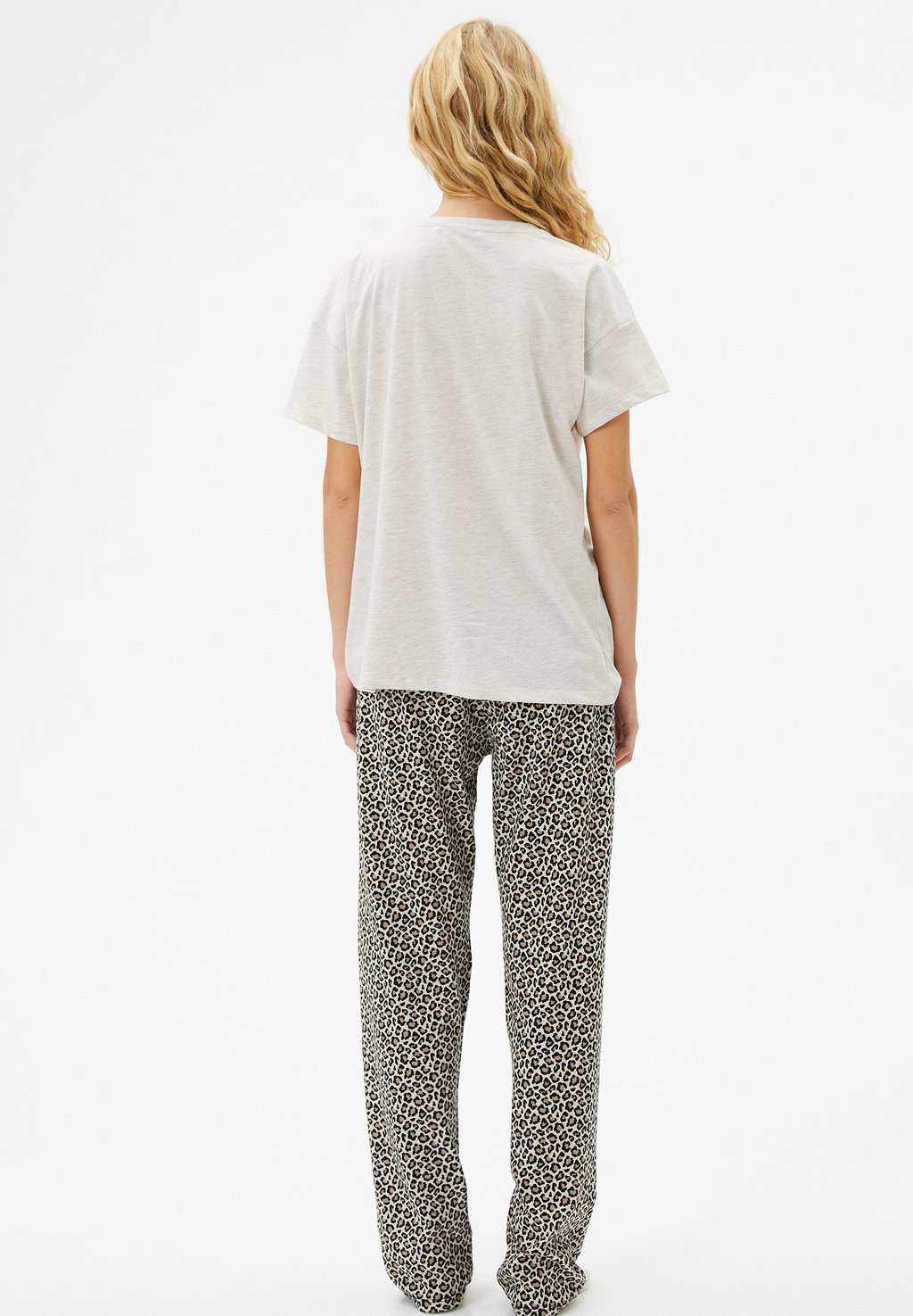 

Пижама LEOPARD PINTED SHORT SLEEVE SET Koton, коричневый