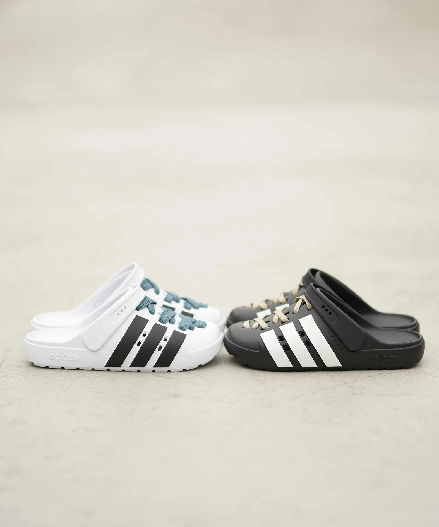 Унисекс сандалии Adidas Adilette Clog 2.0 чёрные с белым — фото 3